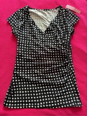 Merona Women’s Black & White Star Design V-Neck Ruched Wrap Top